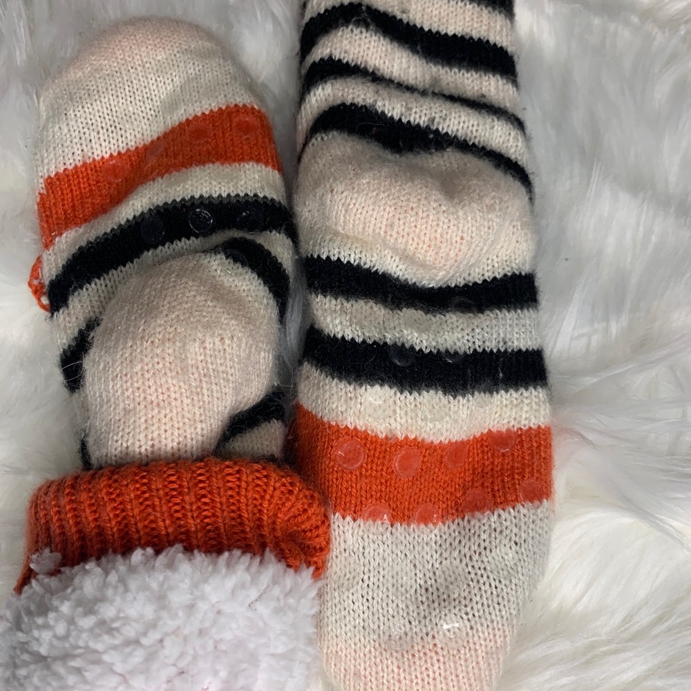 Indigo | Fuzzy Reading Socks - Picture 3 of 3